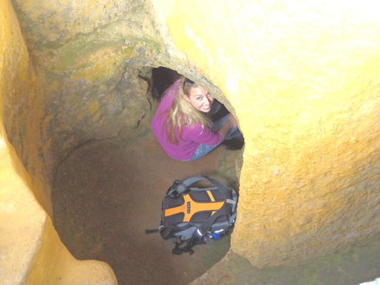 Nada, fast in einer Grabstätte