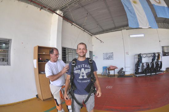 Beim Anprobieren war ich das erste mal schon richtig froh, das ich "nur" knapp 90kg wiege... Maximum ist 95 