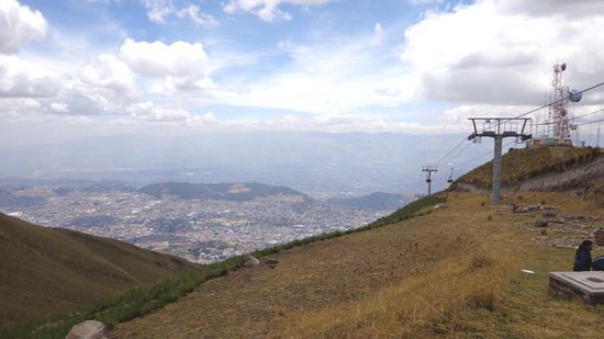 Aussicht auf Quito von der Bergstation des Teleferiqo