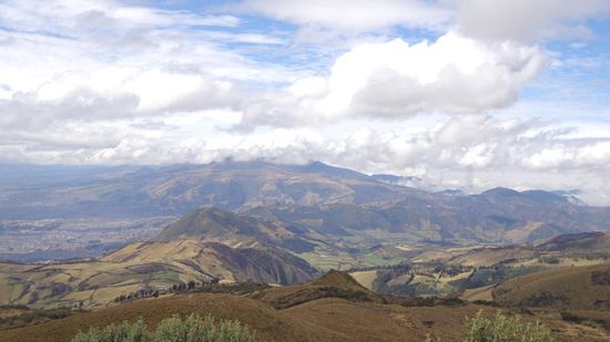 Von hier sollte man eigentlich den Cotopaxi sehen, aber auch der macht sich rar - na ja, auch so ziemlich beeindruckend...