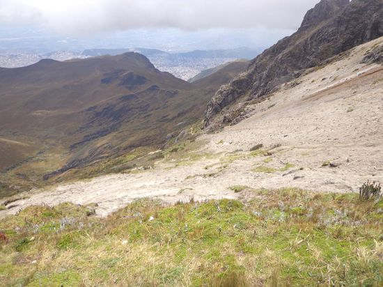 Das war hoffentlich der übelste Teil des Aufstiegs - Geröll und Sand - sehr lästig...
