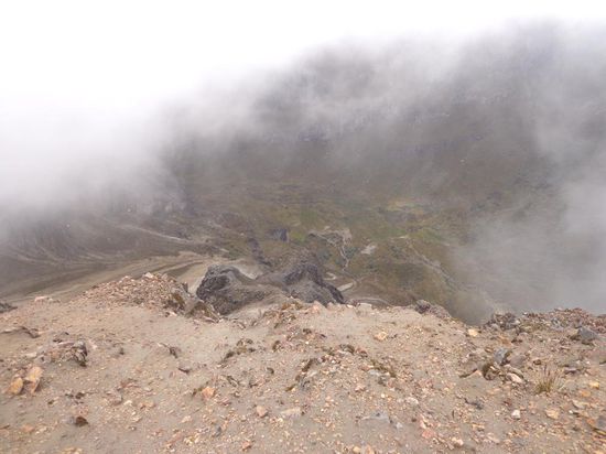 Sicht von ganz oben auf die andere Seite - ganz schön steil...