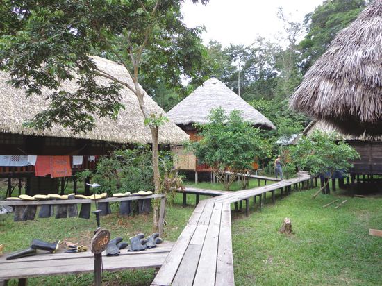 Die Lodge - in der Mitte hinten meine Hütte