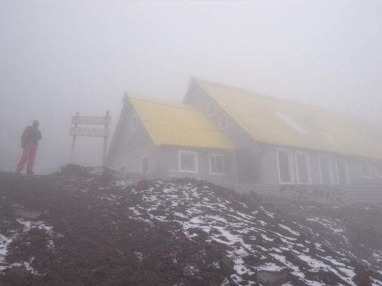 Erster Erfolg: die Schützhütte auf 4'810m.ü.M.