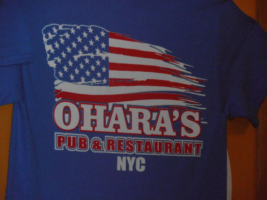 Die Kneipe erhob einen "Servicezuschlag" damit man überhaupt rein kam um das Spiel zu sehen!!!