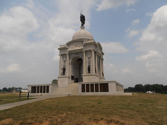 ein Monument jagdte das nächste