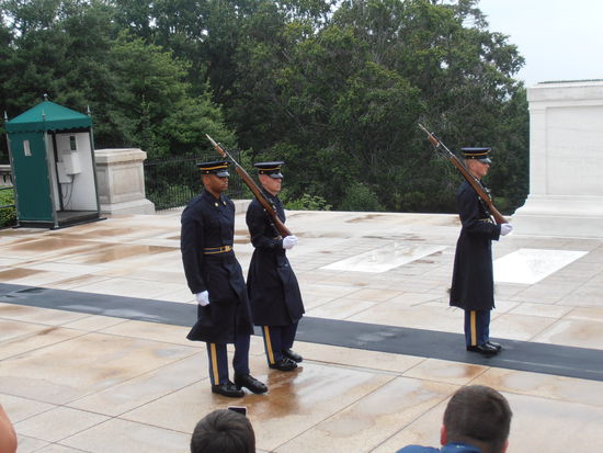 Wachwechsel am Grab des unbekannten Soldaten