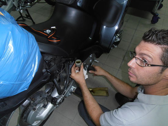 Schaut euch einmal diese Brühe an, pechschwarz und uralt.