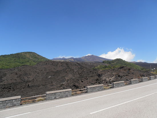 Die Fahrt auf die Mittelstation des Ätna ist der Traum eines jeden Bikers