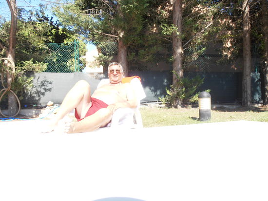 Die Kamera mit dem Selbstauslöser stand auf einem weißen Tisch, daher ist die Aufnahme wohl überbelichtet