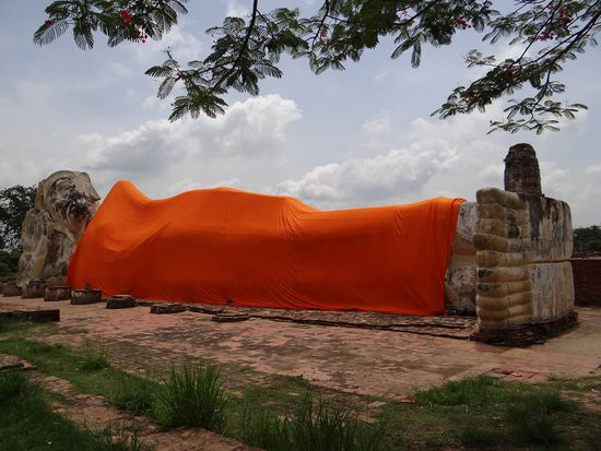 ein liegender Buddha