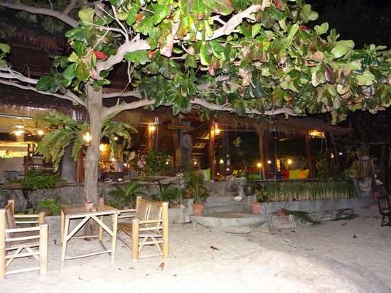 Das Restaurant nebenan am Strand