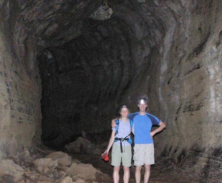 im Lavatunnel auf Santa Cruz, Galapagos