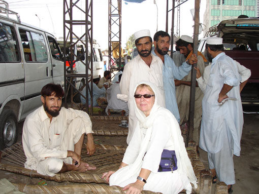Netter Empfang in Peshawar auf dem Busbahnhof
