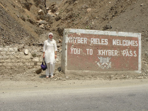 Damit mir auch jeder glaubt, dass ich wirklich auf dem berühmtesten aller Pässe war. Dieser Pass verbindet Afghanistan mit Pakistan und ist auch Bestandteil der alten Seidenstraße.