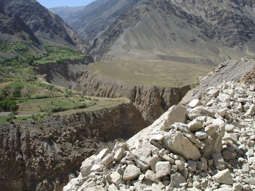 Oft unbeschreiblich schöne Landschaften säumen den Weg durch den Hindukush