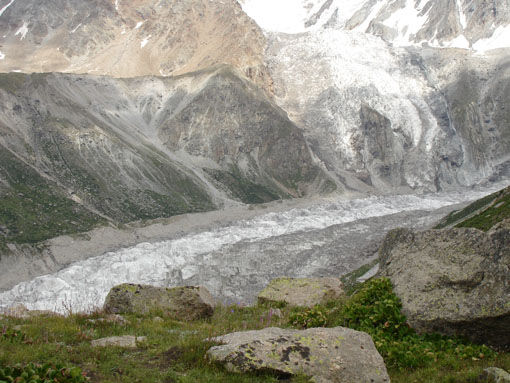 Von oben sieht der sich bis zur Märchenwiese hinunterziehende Gletscher auch hinreißend aus.