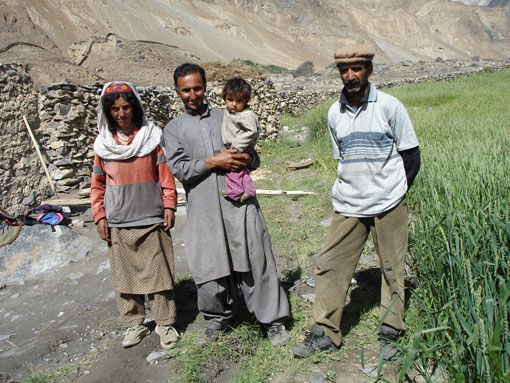 Familie im einsamen Karakorum