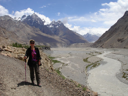 Nach geschaffter Flußüberquerung am nächsten Morgen kann man noch eine kleine Trekkingtour machen, man gönnt sich ja sonst nichts und die nächste Karakorum-Durchquerung ist schließlich erst 2009.Also nix wie los. Ein Trost: meine Freunde werden ich zumindest schon im nächsten Jahr in Lahore wiedersehen.