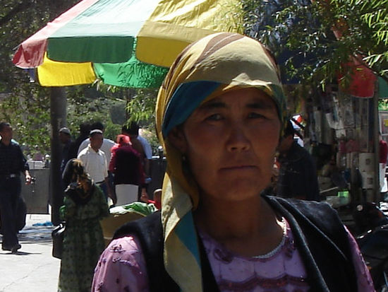 Kashgar - Sunday Market, der jedoch nur enttäuschend ist, da er ist wie jeder andere Markt in Asien, nur mit dem Unterschied, dass dieser Markt der Größte seiner Art ist. Auf jeden Fall kann ich nur jedem abraten, deswegen extra nach Kashgar zu reisen.