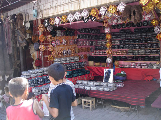 Die typischen Uighurhüte aus Kashgar