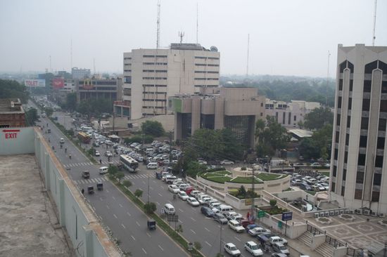 Ausblick vom Holiday Inn-Hotel auf die Stadt Lahore