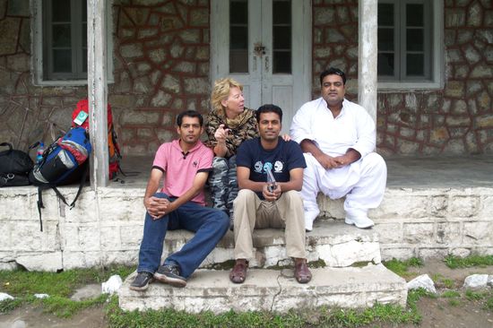 Wir übernachten alle zusammen in einem kleinen Zimmerchen, Quartier für Tagesgäste.