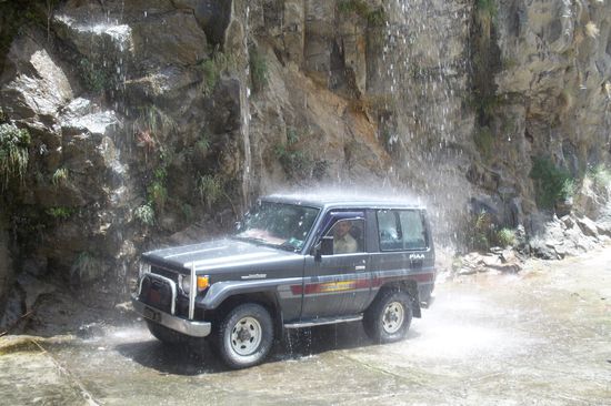 Unser Auto "genießt" auch mal eine Wäsche.