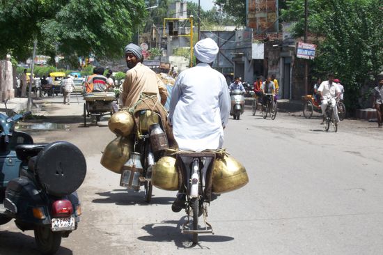 Amritsar: Zentrum der Sikh Religion und Hauptstadt des Staates Punjab. 
Die Sikhs beleben das Straßenbild mit ihren wunderschönen Turbanen.