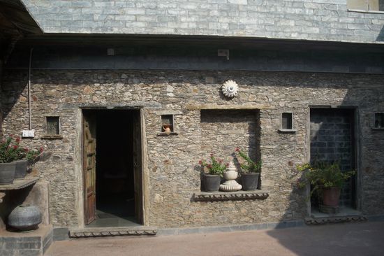 dies ist schon was Anderes an Zimmer, sieht aus wie in einem alten Fort