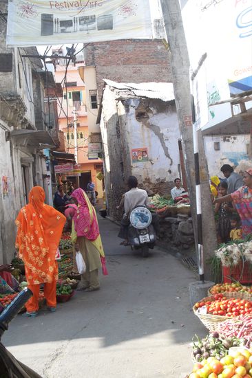 street life in Udaipur