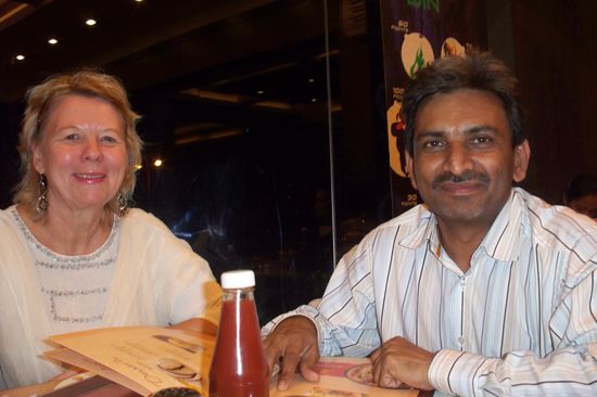 Ramji reist das ganze Jahr beruflich in der Welt umher, freut sich jedoch besonders, dass auch mal seine deutsche Messe-Gastgeberin zu Besuch in seinem Land ist