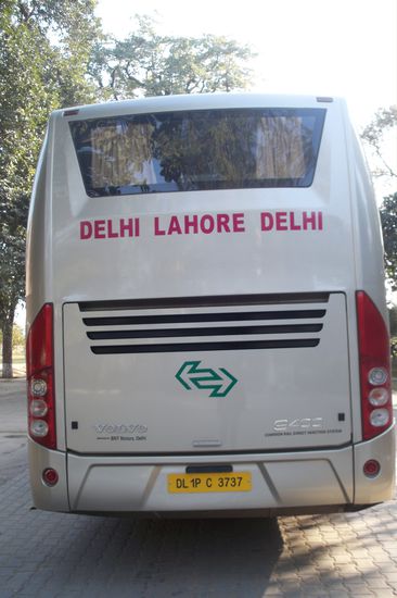Nun zurück zur Realität. Mein Bus startet um 6.00 Uhr morgens in Delhi und ist abends um 19.00 Uhr in Lahore