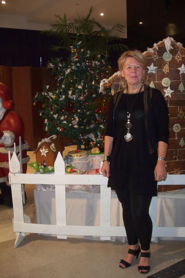 Natürlich darf in einem internationel 5-Sterne-Hotel auch der Weihnachtsbaum nicht fehlen einschl. eines ECHTEN Knusperhäuschens