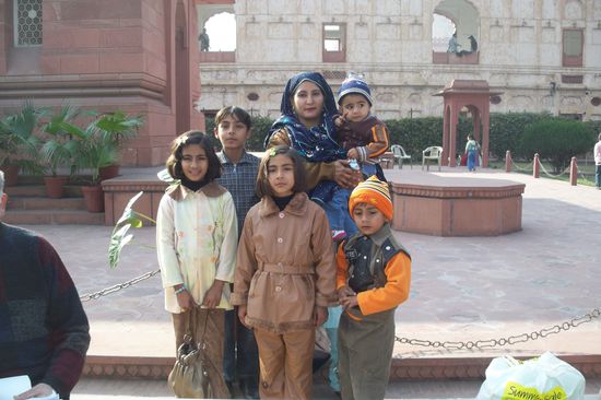 der Papa macht ein Bild vom Familienausflug und ich mache gleich eins mit von dieser family