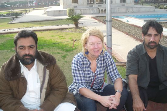 zwischen Hamad und Nadeem fühle ich mich sehr behütet. Werde natürlich wie überall in Pakistan wie ein Weltwunder beäugt und bestaunt.