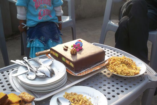 Den Kuchen haben wir als Gastgeschenk mitgebracht