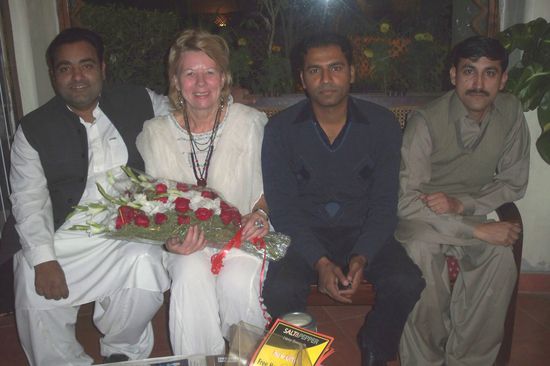 wir werden von allen Seiten fotografiert