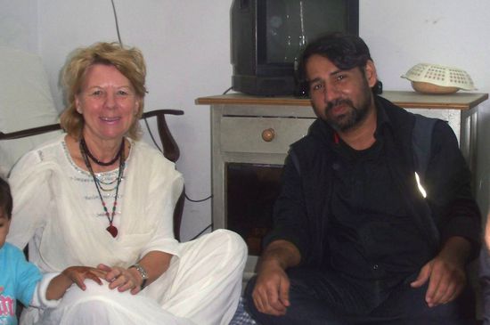 die Gastfreundschaft in diesem Land ist unbeschreiblich. Die Familie hat sich so auf den "Ehrengast" gefreut, dass sie keine Kosten und Mühen gescheut haben, uns mit Köstlichkeiten zu bewirten