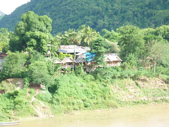 Ein idyllisch gelegenes Häuschen wartet auf uns in Nong Khiaw