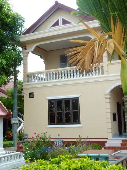 Auf der Insel Don Khong im Mekong Inn and Restaurant bekommen wir ein Zimmer mit riesigem Balkon und wunderbarer Aussicht auf den Mekong. Wir sind ganz happy.