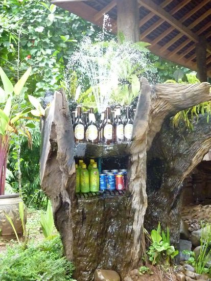 Auch Sprühwasser!
Jedenfalls die beste Art, Getränke zu kühlen, sollten wir hier auch einführen