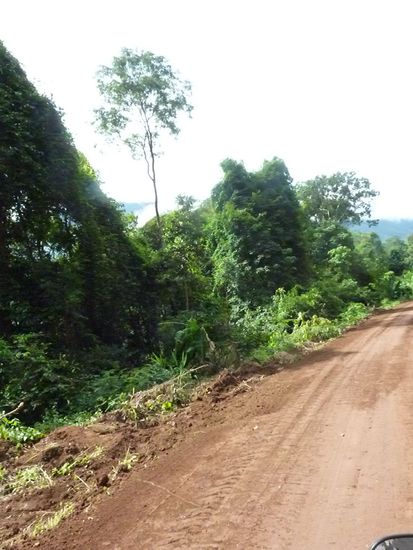 Die Gegend wird immer schöner, der Weg immer schlechter, wir haben schon arge Befürchtungen, weil uns alle vor dieser Strecke gewarnt hatten
