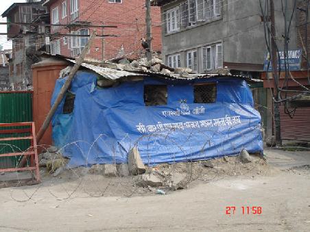 militärischer Kontrollposten mitten in Srinagar