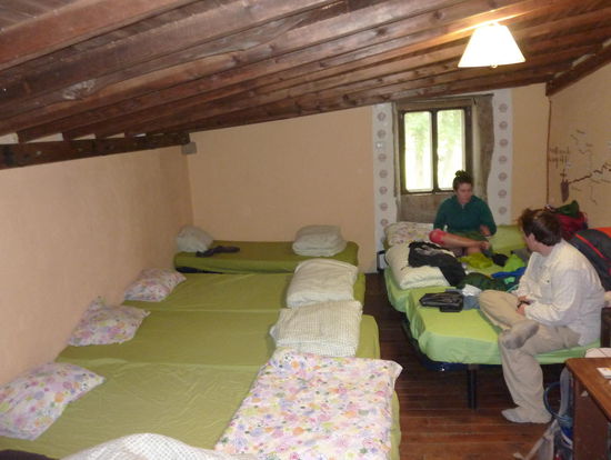 Der Schlafsaal der christlichen Pilgerherberge in Ligonde