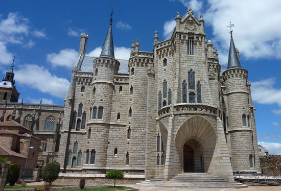 Der ehemalige Bischofspalast von Baumeister Gaudi in Astorga