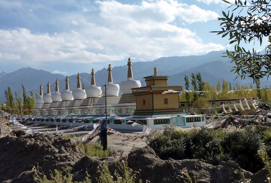 Eine ganze Stupa-Anlage