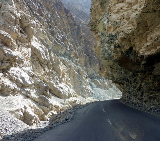 Auf der einen Seite der Abhang, auf der anderen Seite der Überhang