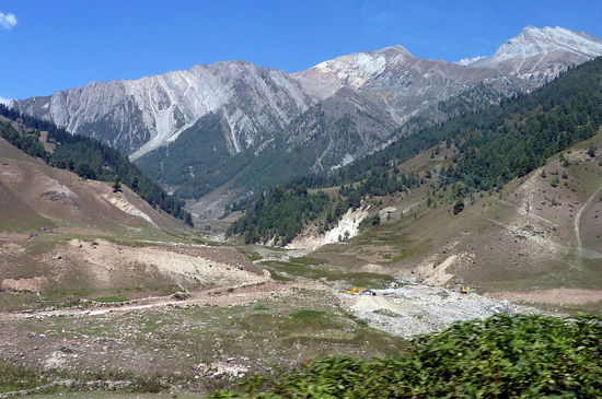 Verkarstete und überweidete Landschaft