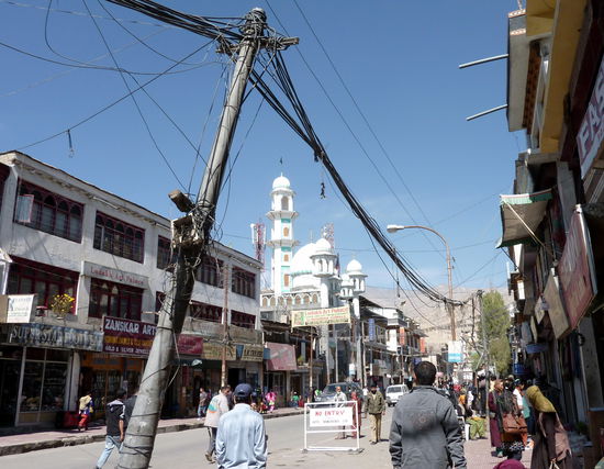 Die Hauptgeschäftsstraße von Leh